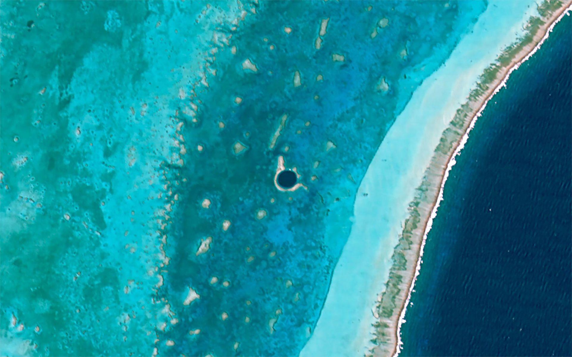Aerial view of the Great Blue Hole sinkhole, Lighthouse Reef Atoll, Belize.